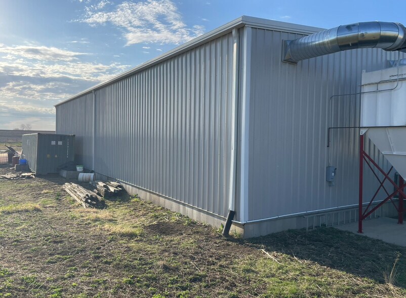 523 Business Parkway rd, Falls City, NE à vendre - Photo du bâtiment - Image 3 de 24