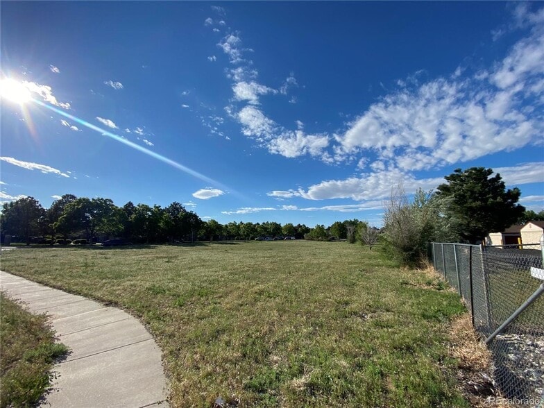 10209 Warren, Aurora, CO for sale - Building Photo - Image 2 of 9