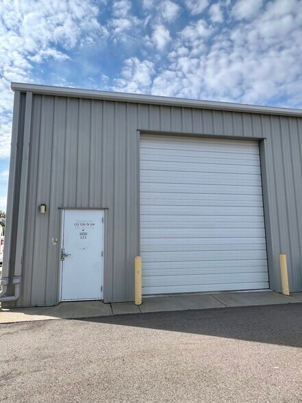 123-151 12th St SW, Loveland, CO à louer - Photo du bâtiment - Image 3 de 38