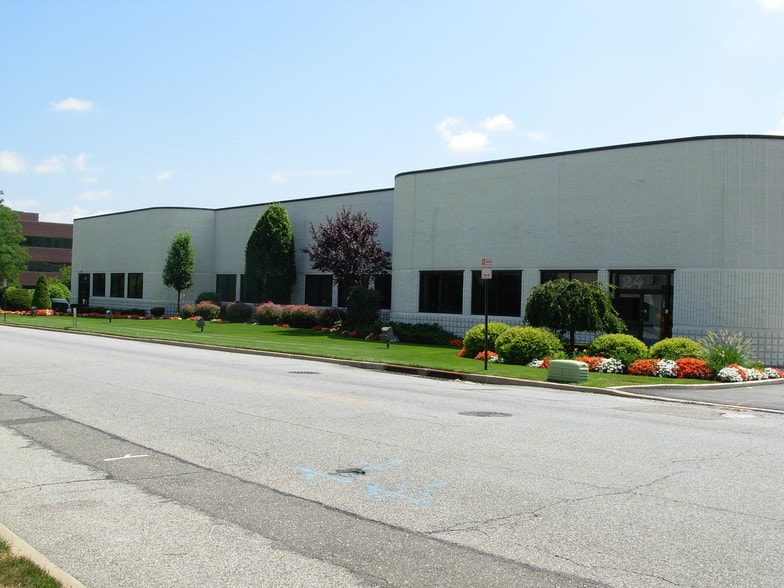 24 Seaview Blvd, Port Washington, NY for lease - Primary Photo - Image 1 of 1