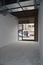 811 Dundas St W, Toronto, ON for lease Interior Photo- Image 2 of 5
