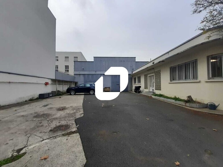 Local d'activités dans Saint-Denis à vendre - Photo du bâtiment - Image 2 de 8
