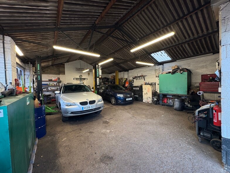 187 Lyndhurst Rd, Southampton for lease - Interior Photo - Image 2 of 7