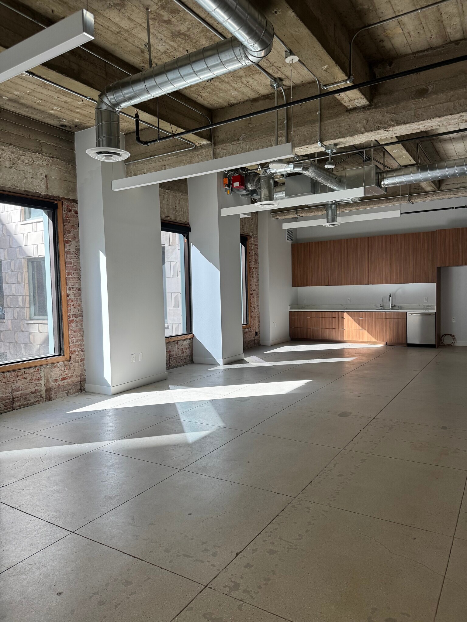 523 W 6th St, Los Angeles, CA for lease Interior Photo- Image 1 of 3