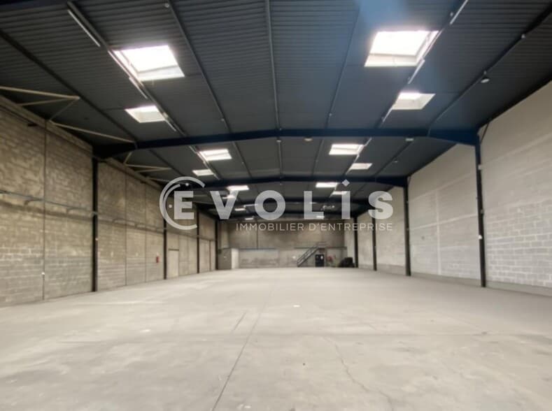 12 Avenue Arago, Morangis for lease - Building Photo - Image 3 of 9