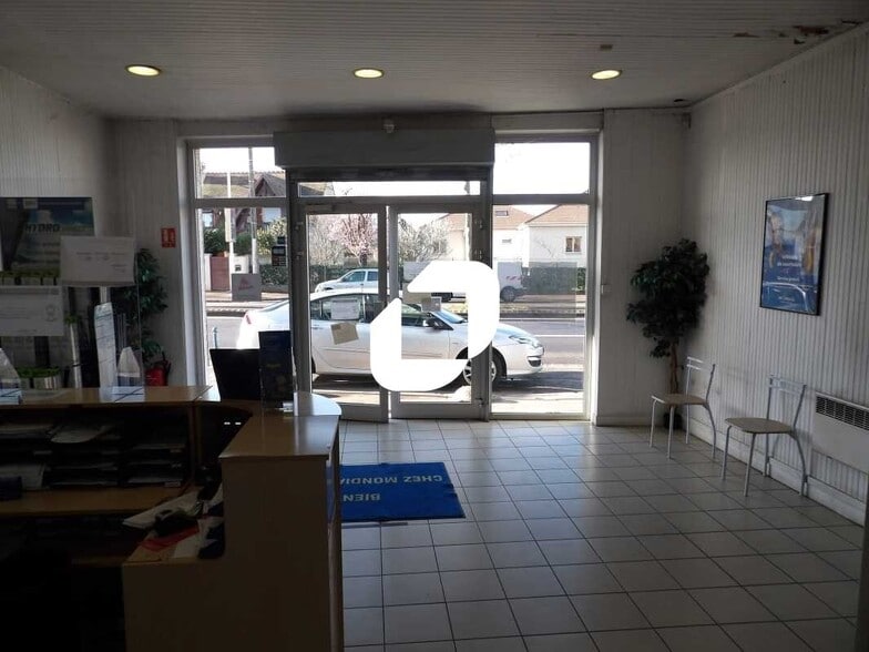 Boulevard Du Maréchal Juin, Mantes-la-Jolie for lease - Lobby - Image 3 of 3