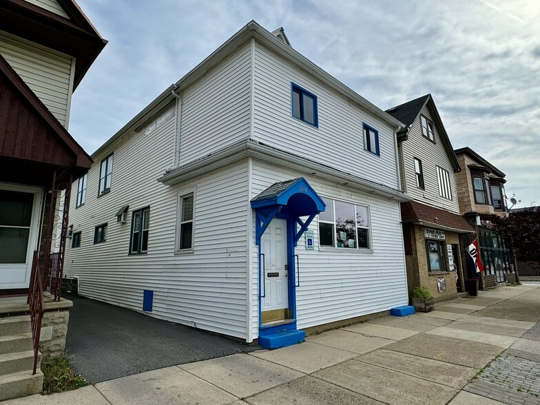 1094 E Lovejoy St, Buffalo, NY à vendre - Photo principale - Image 1 de 32