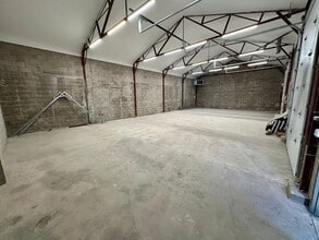 670 Development Dr, Kingston, ON à louer Photo intérieure- Image 1 de 3