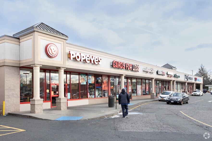 201-233 W Merrick Rd, Valley Stream, NY for lease - Building Photo - Image 3 of 4