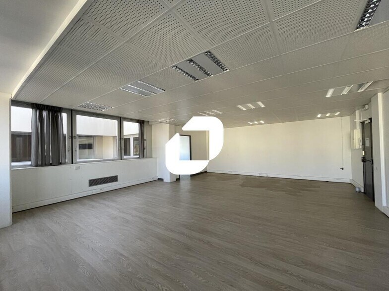 Bureau dans Grenoble à louer - Photo du bâtiment - Image 3 de 7