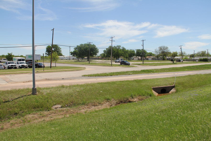 4411 Henry S Grace Fwy, Wichita Falls, TX à vendre - Photo du b timent - Image 3 de 4