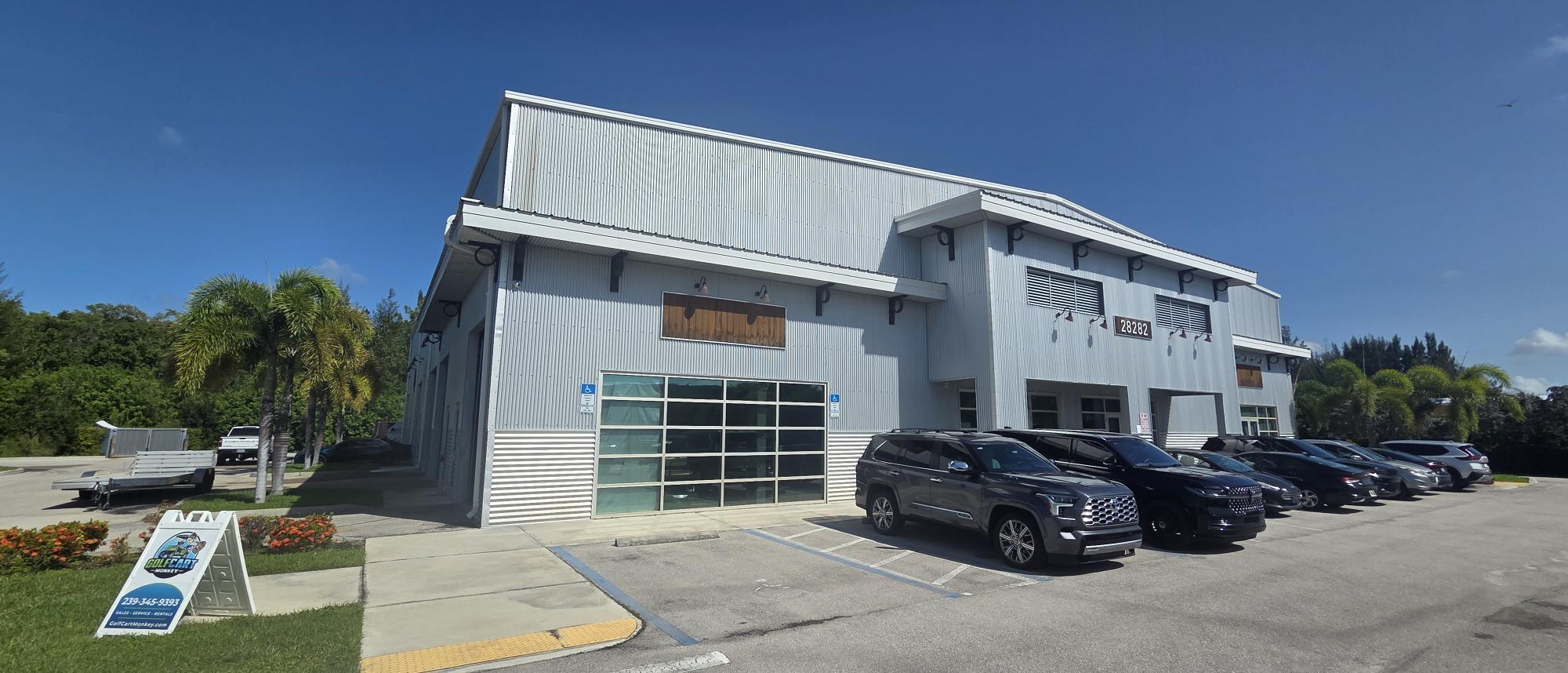 28282 Industrial Rd, Bonita Springs, FL à louer Photo du bâtiment- Image 1 de 7