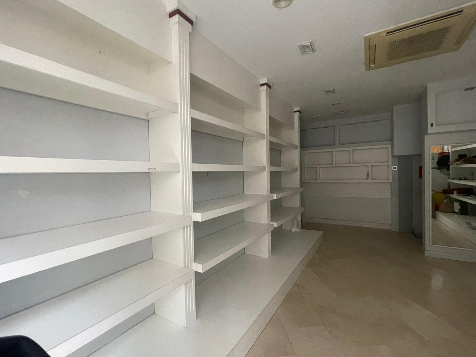 Retail in Cáceres for lease Interior Photo- Image 1 of 6