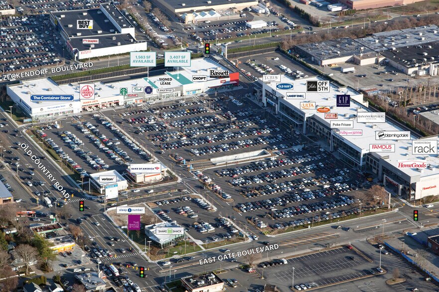 900 Old Country Rd, Garden City, NY à louer - Photo du bâtiment - Image 1 de 1