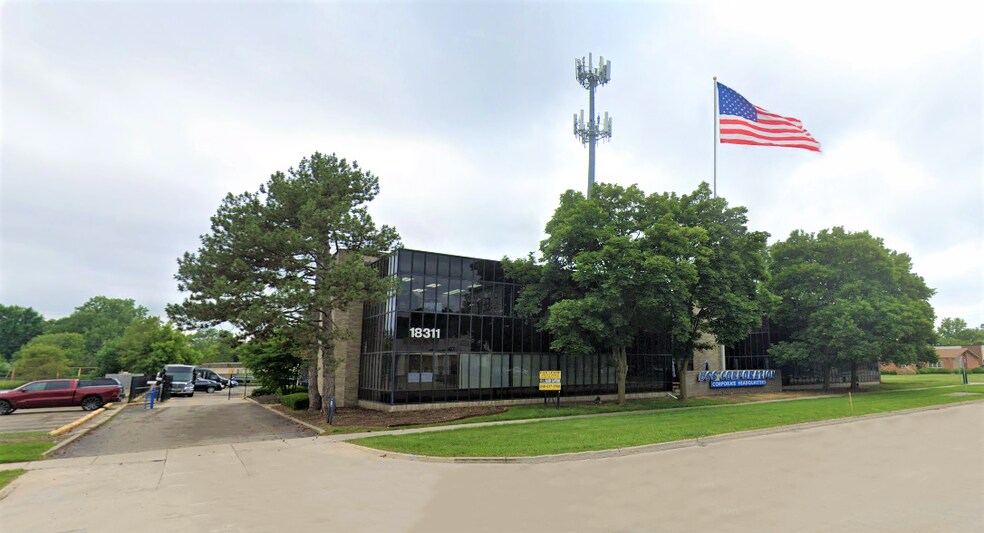 18311 W 10 Mile Rd, Southfield, MI for sale - Building Photo - Image 2 of 7