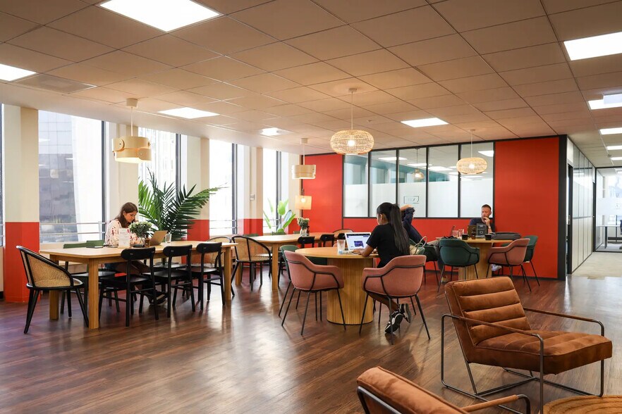 100 Terrasse Boieldieu, Puteaux à louer - Photo du bâtiment - Image 3 de 44