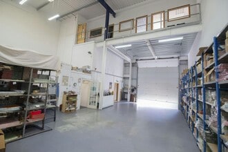 Stonefield Rd, Ruislip for lease Interior Photo- Image 2 of 2