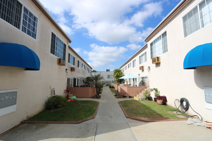 2331 Walnut Ave, Signal Hill, CA à vendre - Photo du bâtiment - Image 2 de 8