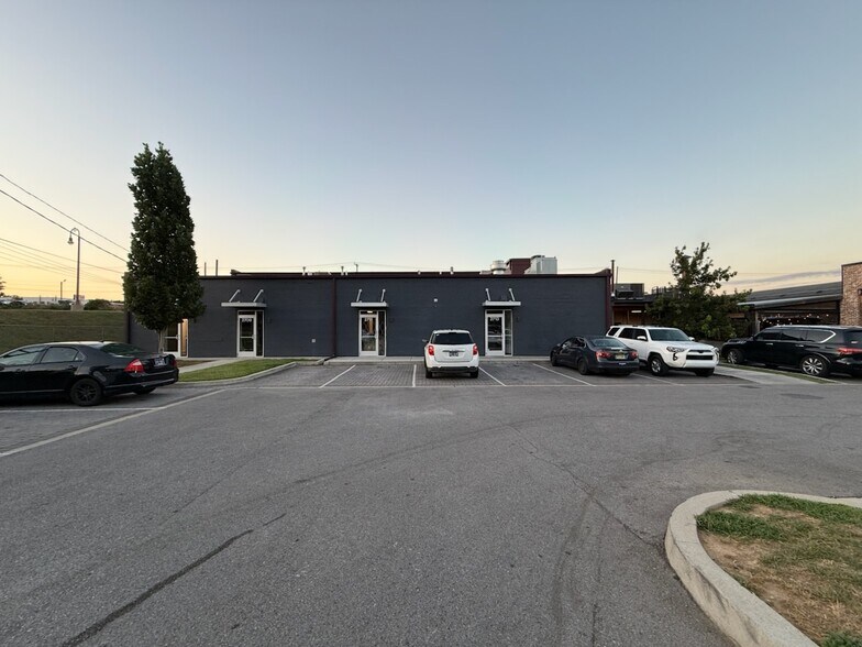 2705-2713 Lebanon Pike, Nashville, TN à louer - Photo du bâtiment - Image 3 de 8