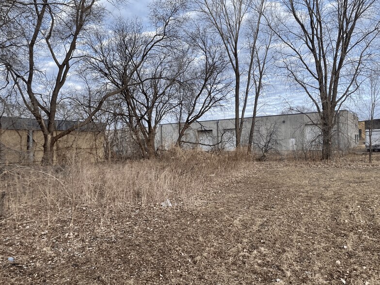 XXX Holly Street Coon Rapids MN 55433, Coon Rapids, MN à vendre - Photo du bâtiment - Image 2 de 16