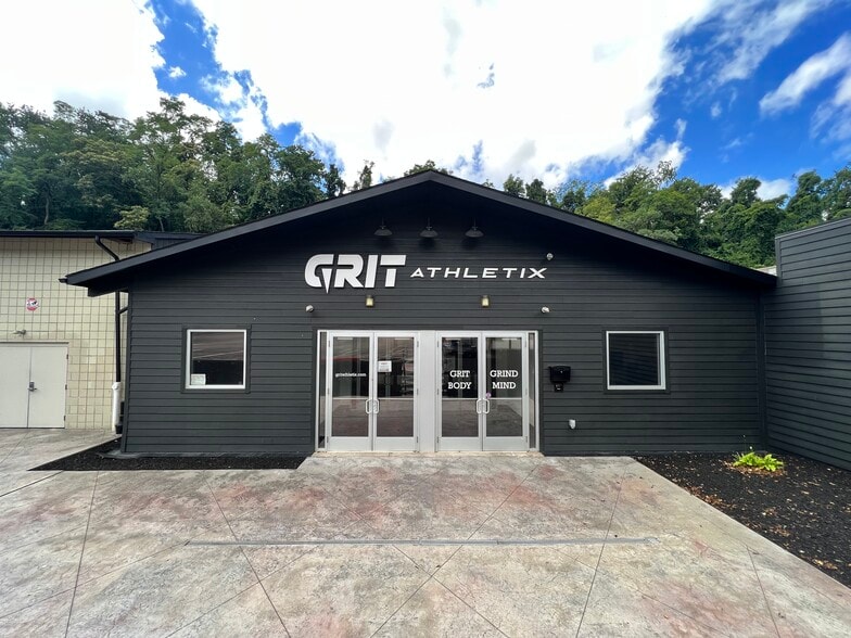 2910 McKelvey Rd, Pittsburgh, PA for sale - Building Photo - Image 2 of 17