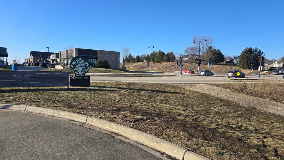 147 West End Cir, Verona, WI for lease - Primary Photo - Image 1 of 35