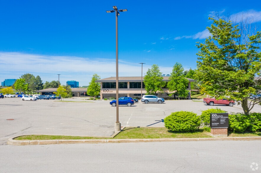 100 Renfrew Dr, Markham, ON for lease - Building Photo - Image 3 of 5