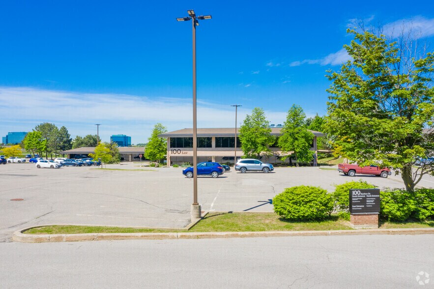 100 Renfrew Dr, Markham, ON à louer - Photo du bâtiment - Image 3 de 5