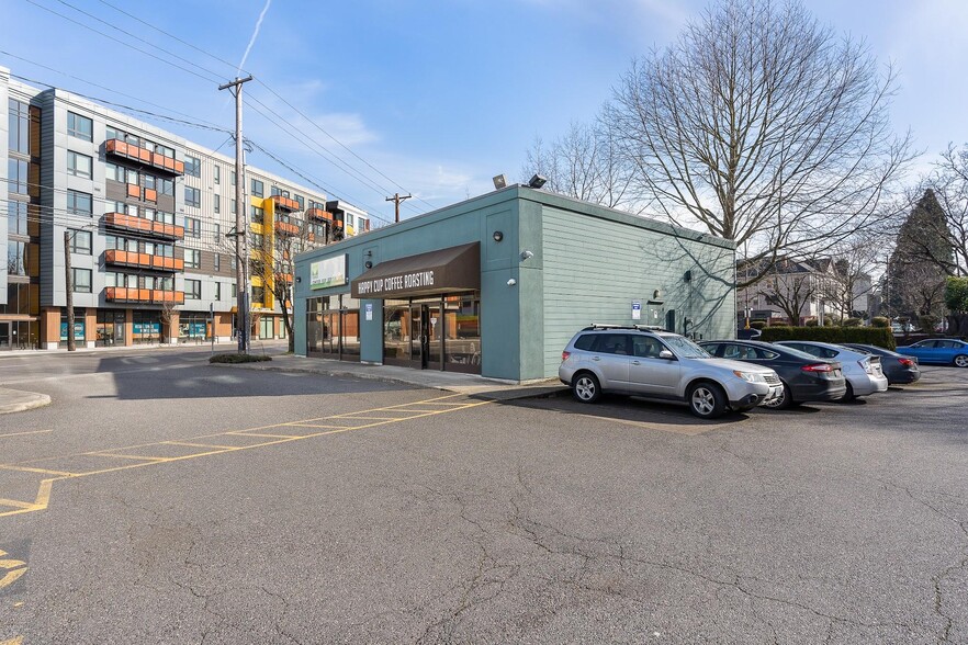 2850-2858 NE Sandy Blvd, Portland, OR for lease - Building Photo - Image 3 of 8