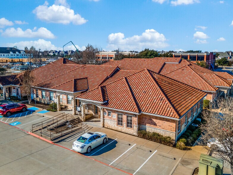 1809 Golden Trl, Carrollton, TX à vendre - Photo du bâtiment - Image 2 de 8