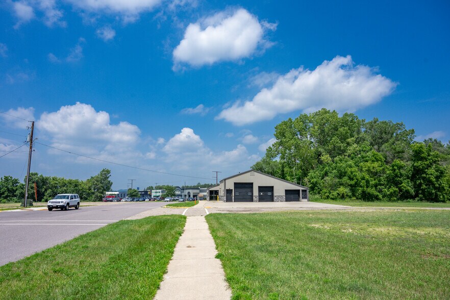 190 Prospect Ave, Mauston, WI à vendre - Photo du bâtiment - Image 2 de 21
