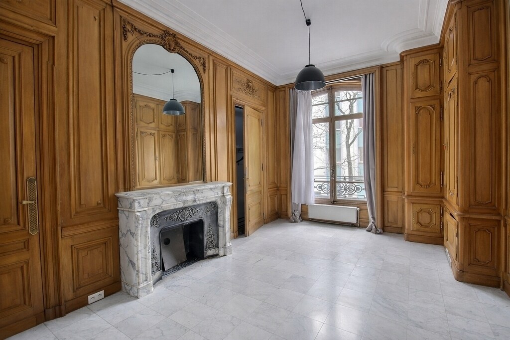 Office in Paris for lease Interior Photo- Image 1 of 8