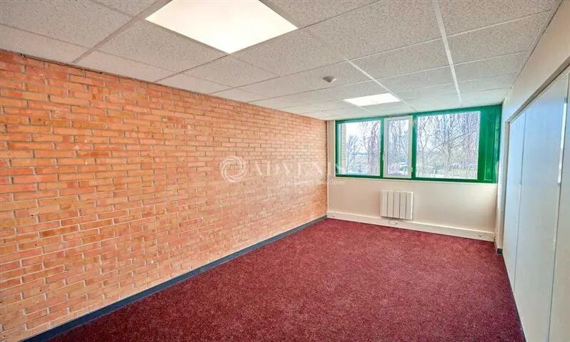 Office in Templemars for lease - Interior Photo - Image 3 of 4