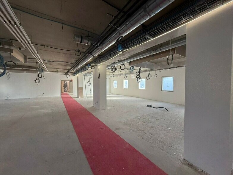 Office in Rouen for lease - Interior Photo - Image 3 of 9