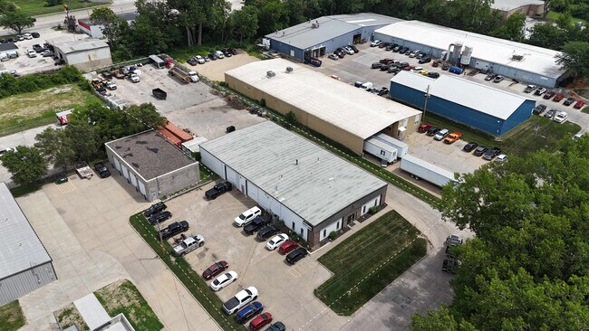 Plus de détails pour 2100 E Ovid Ave, Des Moines, IA - Industriel à louer