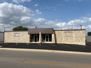 511 W Rhapsody Dr, San Antonio, TX for lease Interior Photo- Image 2 of 17