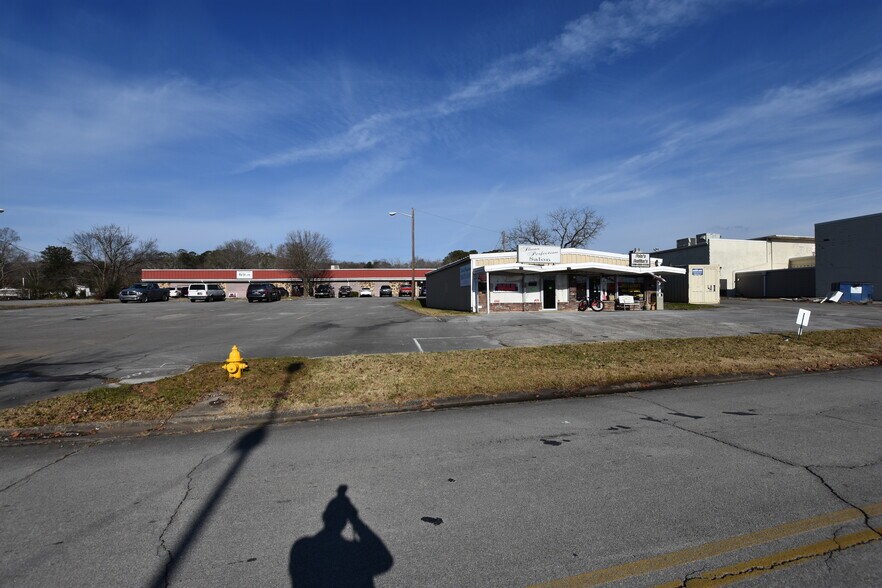 115-117 Randolph Rd, Oak Ridge, TN à vendre - Photo du bâtiment - Image 3 de 11