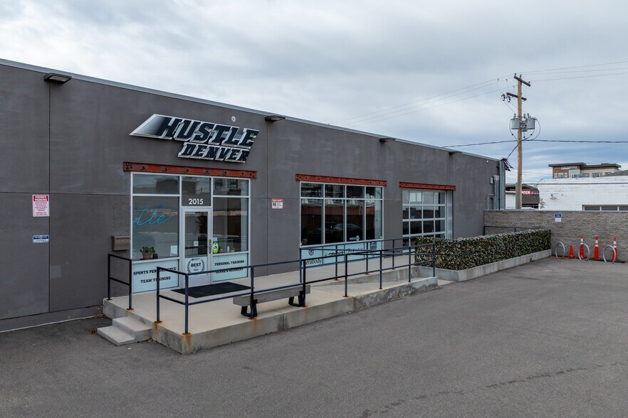 2015 Dallas St, Aurora, CO à louer - Photo du bâtiment - Image 2 de 21