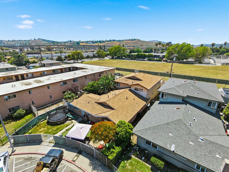 2459 Angela St, Pomona, CA à vendre - Photo du bâtiment - Image 2 de 6