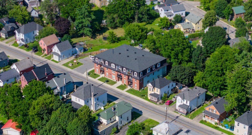 161 Beckwith St N, Smiths Falls, ON à vendre - Photo du bâtiment - Image 3 de 4