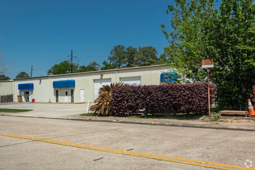 190 Magic Oaks Dr, Spring, TX for sale - Building Photo - Image 3 of 6