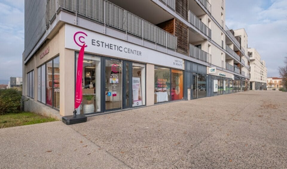 Retail in Sathonay-Camp for sale Building Photo- Image 1 of 5