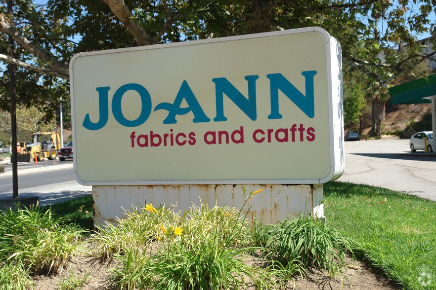 2160 Foothill Blvd, La Cañada Flintridge, CA à louer - Photo du bâtiment - Image 2 de 3