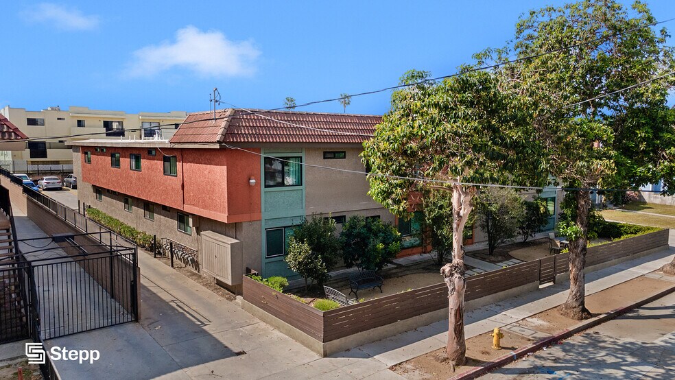 1628 W 218th St, Torrance, CA à vendre - Photo du bâtiment - Image 2 de 52