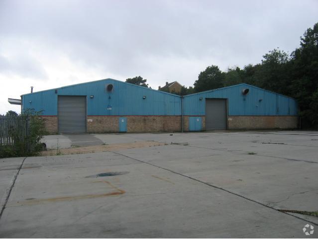 Towers Rd, Grays à louer - Photo du bâtiment - Image 2 de 3