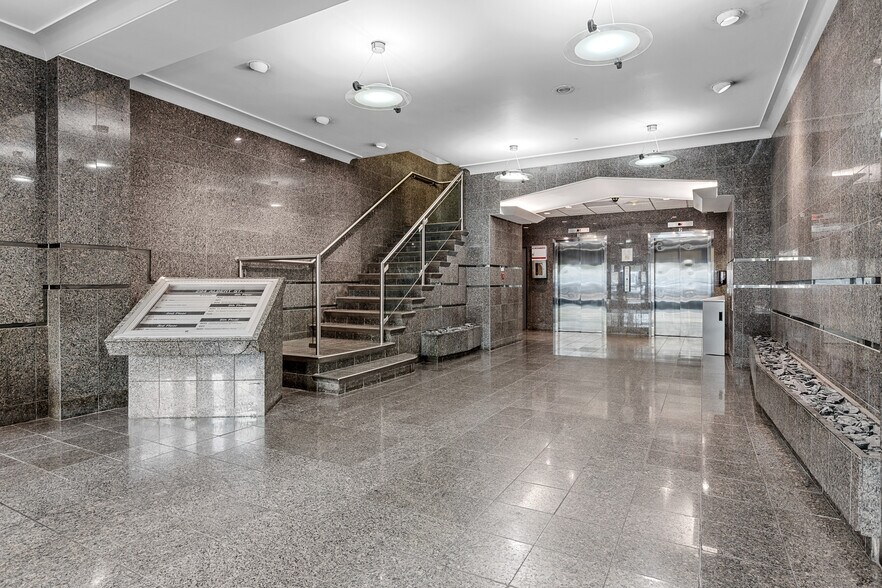 294 Albert St, Ottawa, ON à louer - Photo du bâtiment - Image 3 de 7