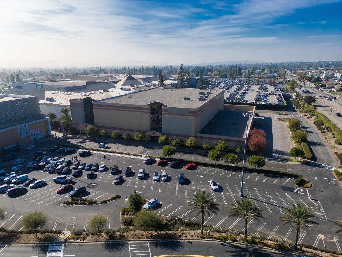 5060 Montclair Plaza Ln, Montclair, CA à louer Photo principale- Image 1 de 67