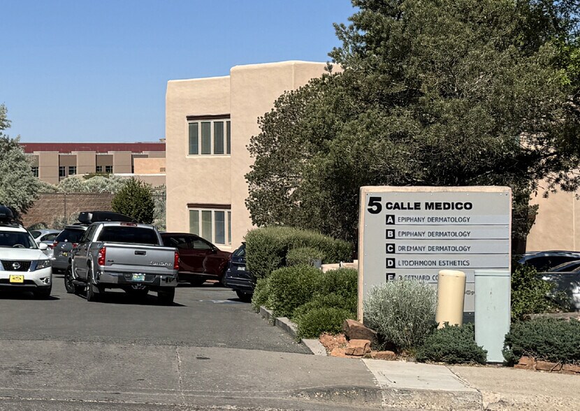 5 Calle Medico, Santa Fe, NM for lease - Building Photo - Image 2 of 8