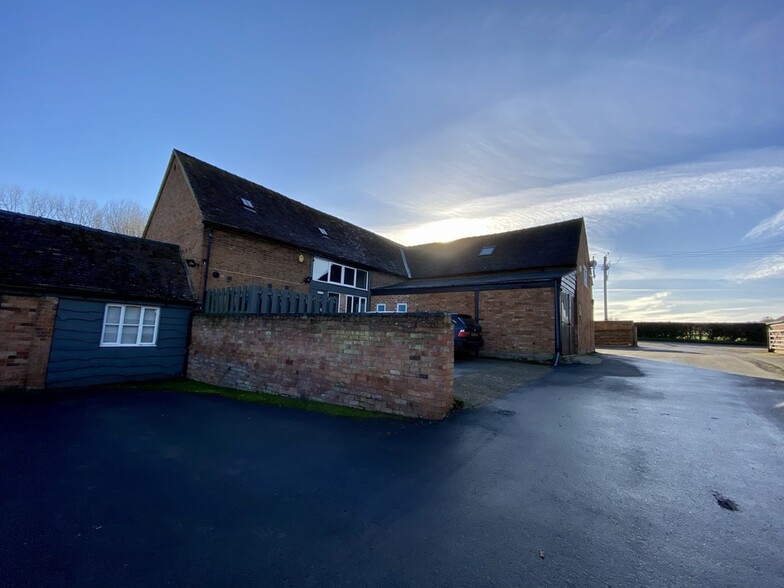 Atherstone Barns, Atherstone On Stour, Stratford Upon Avon for lease - Building Photo - Image 1 of 2