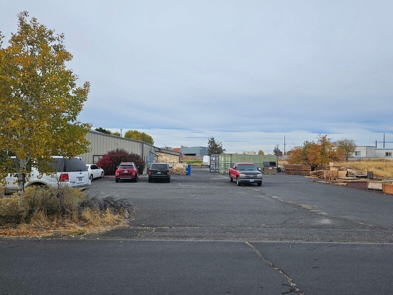 1001 SW 1st St, Redmond, OR for sale - Primary Photo - Image 1 of 18